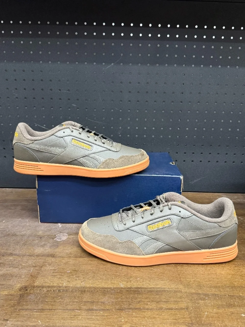New W/ Box! Men's Reebok Court Advance Brown Khaki Orange Classic Sneakers